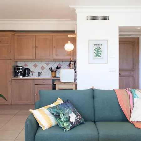 A13 - 1 Bdr Garden Floor Fontonne - Ac, Pool & Parking Apartman *